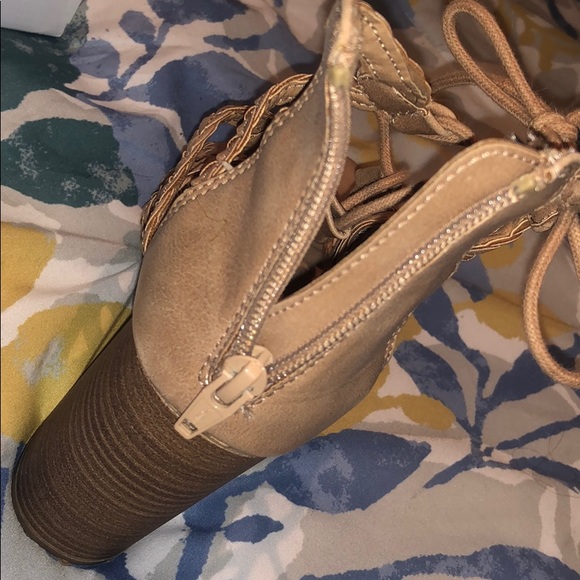 Heels - Picture 3 of 3